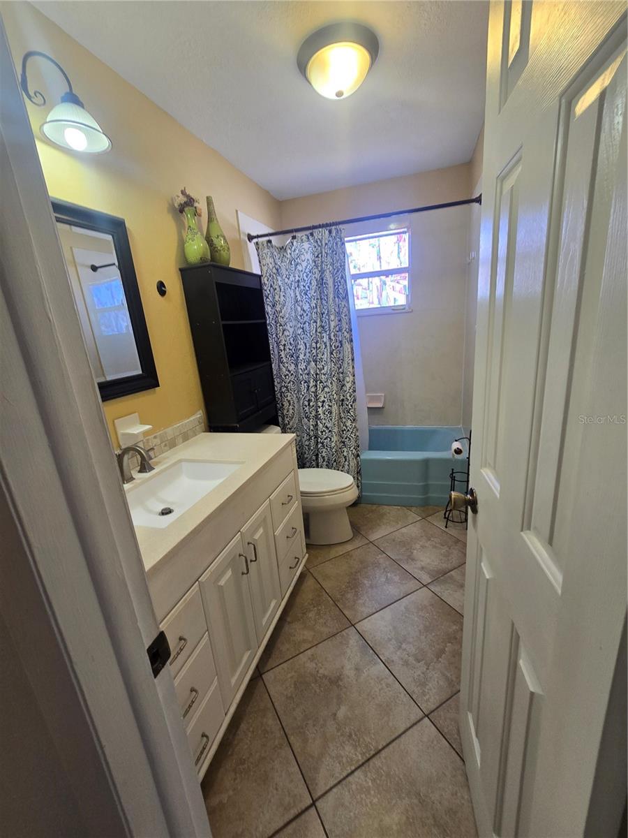 Image 15 of 20 For 3918 Robson Street