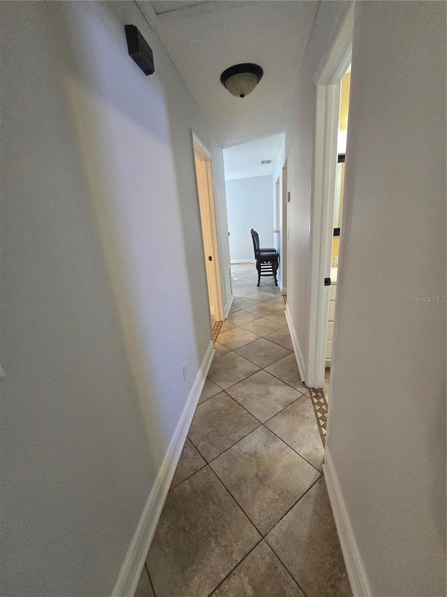 Image 16 of 20 For 3918 Robson Street