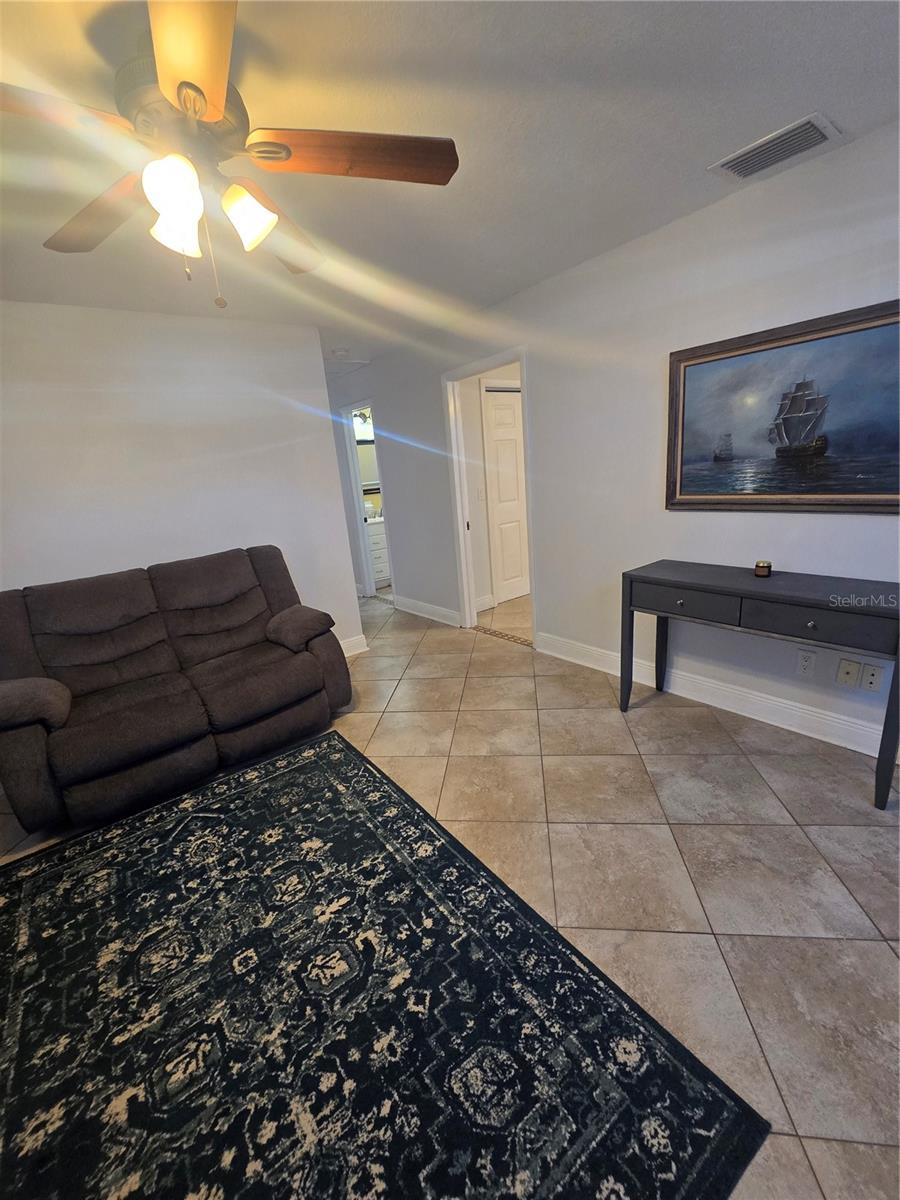 Image 19 of 20 For 3918 Robson Street