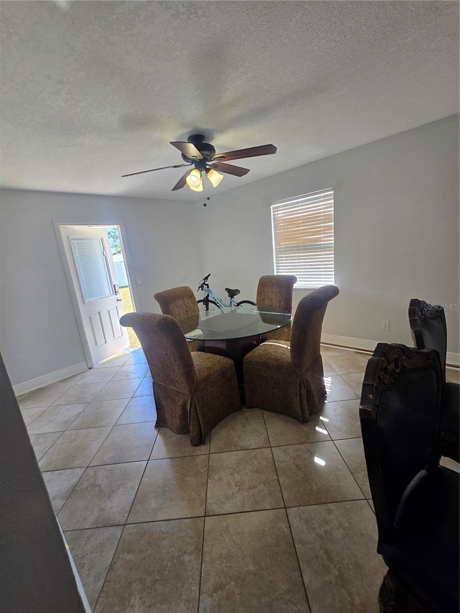 Image 6 of 20 For 3918 Robson Street