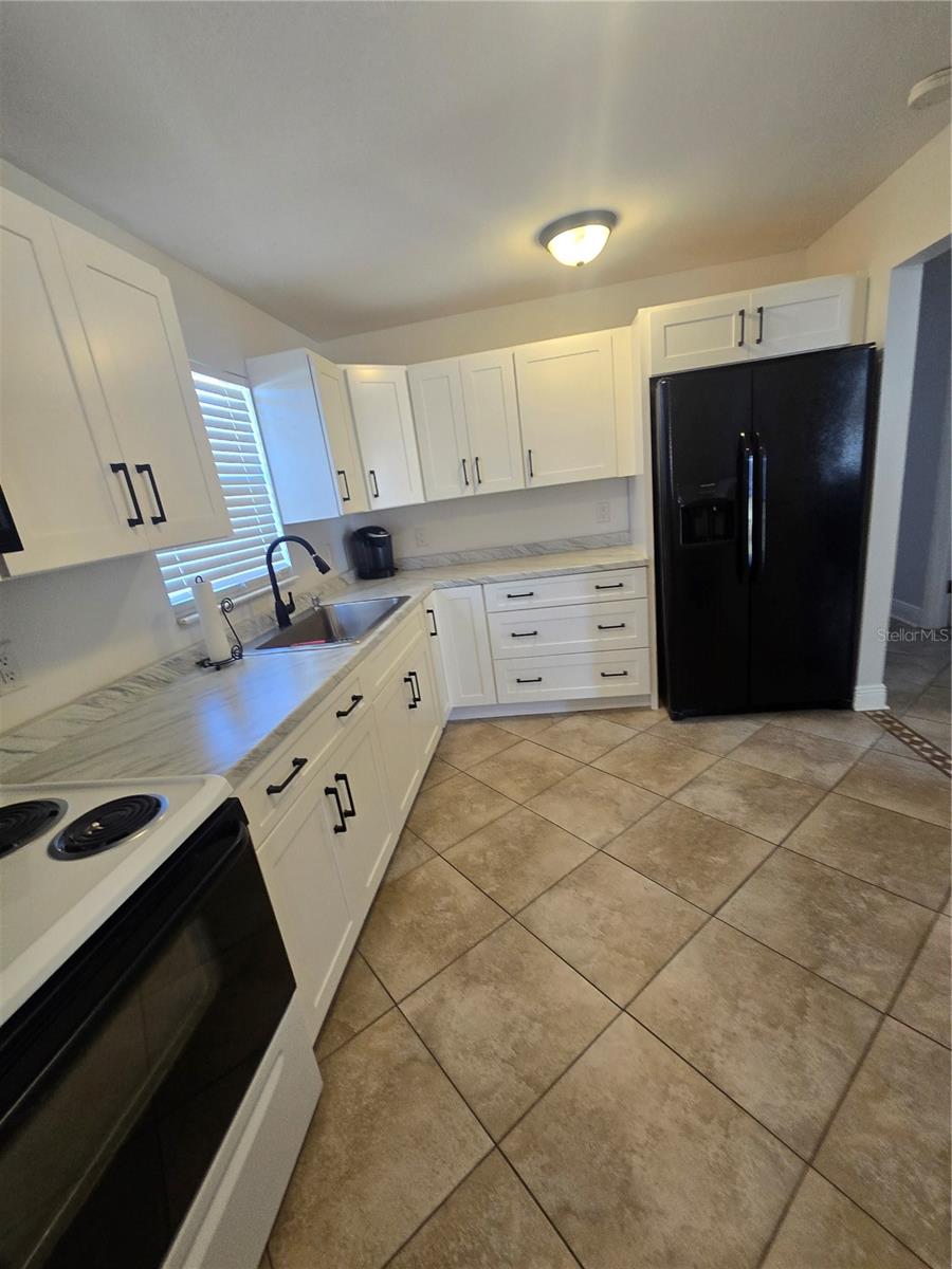 Image 9 of 20 For 3918 Robson Street