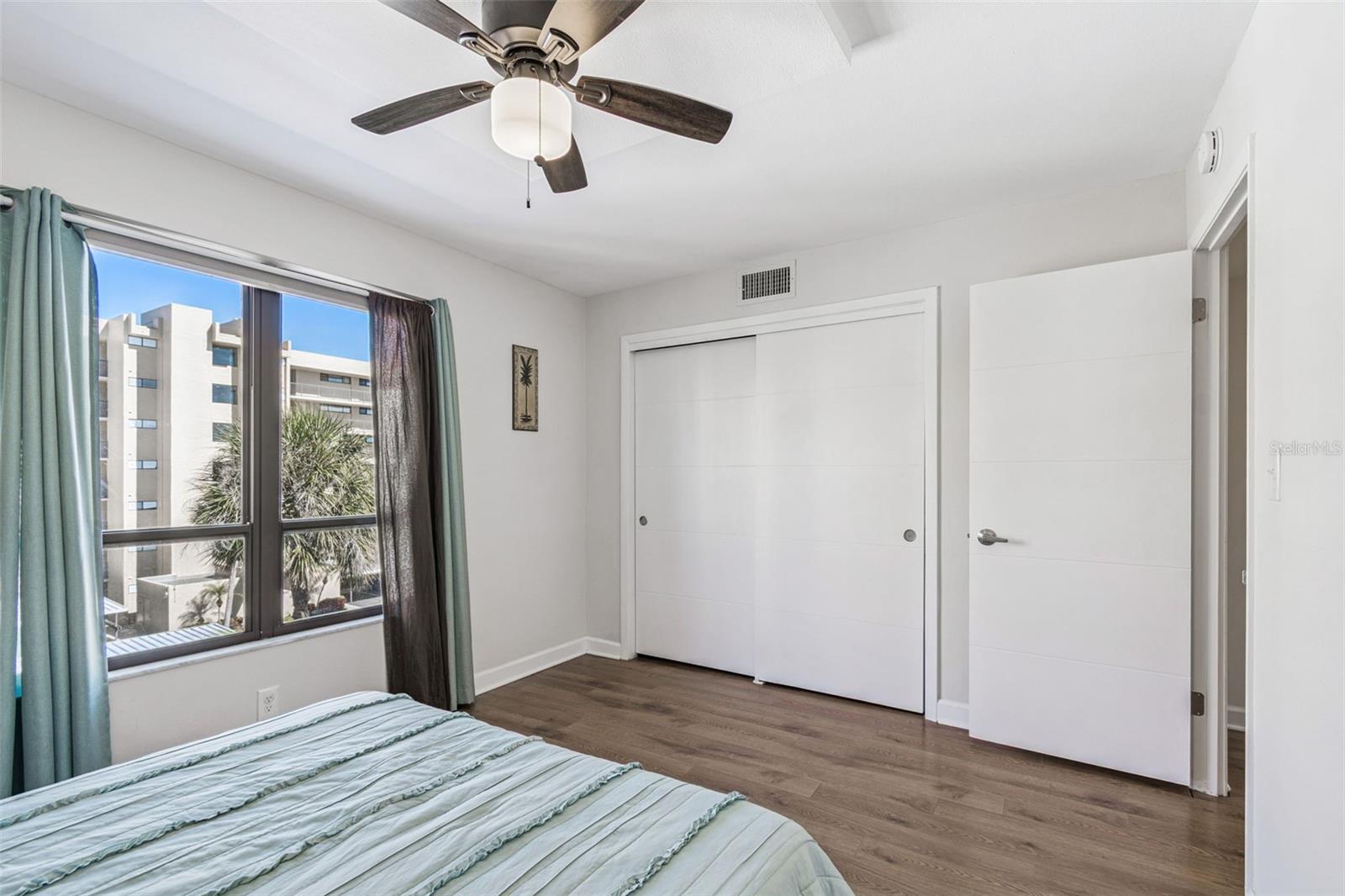 Image 33 of 70 For 2615 Cove Cay Drive 409