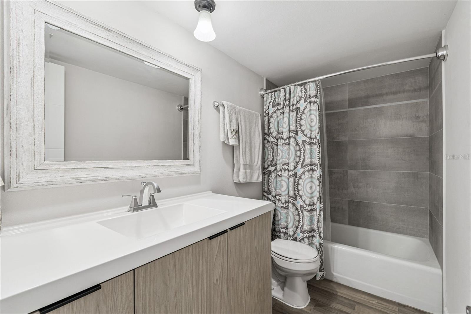 Image 34 of 70 For 2615 Cove Cay Drive 409