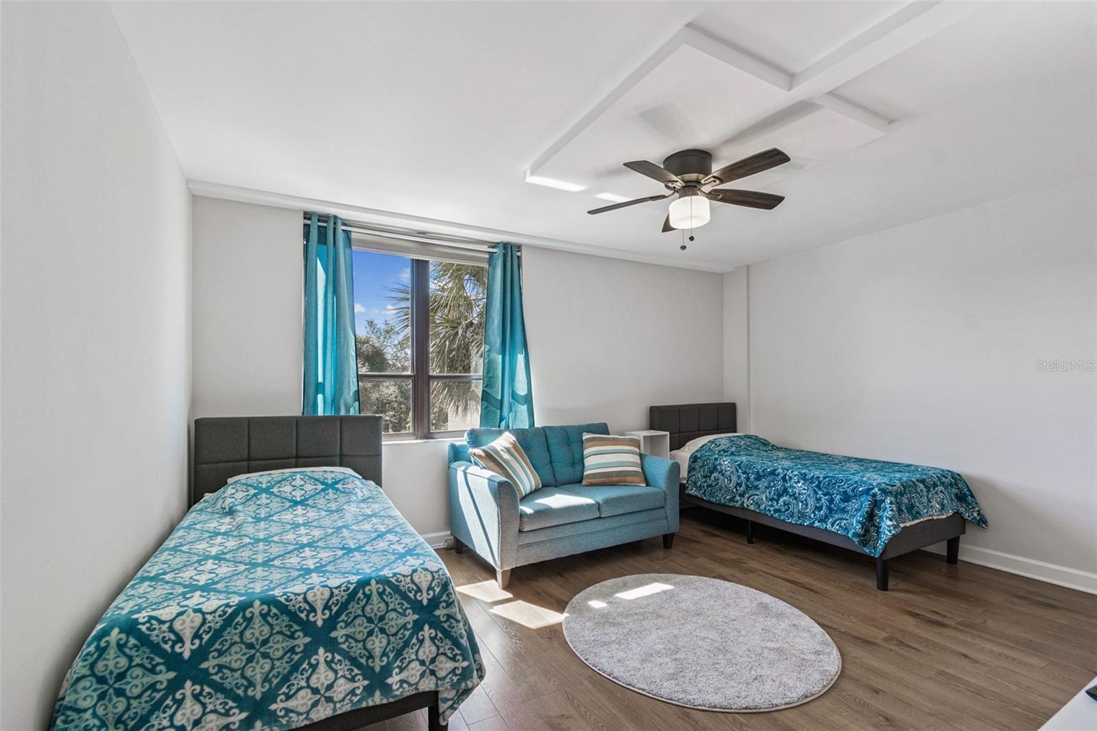 Image 37 of 70 For 2615 Cove Cay Drive 409