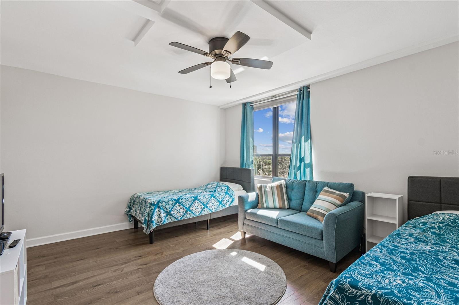 Image 38 of 70 For 2615 Cove Cay Drive 409