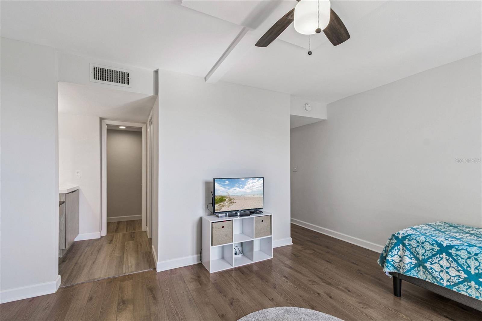 Image 39 of 70 For 2615 Cove Cay Drive 409