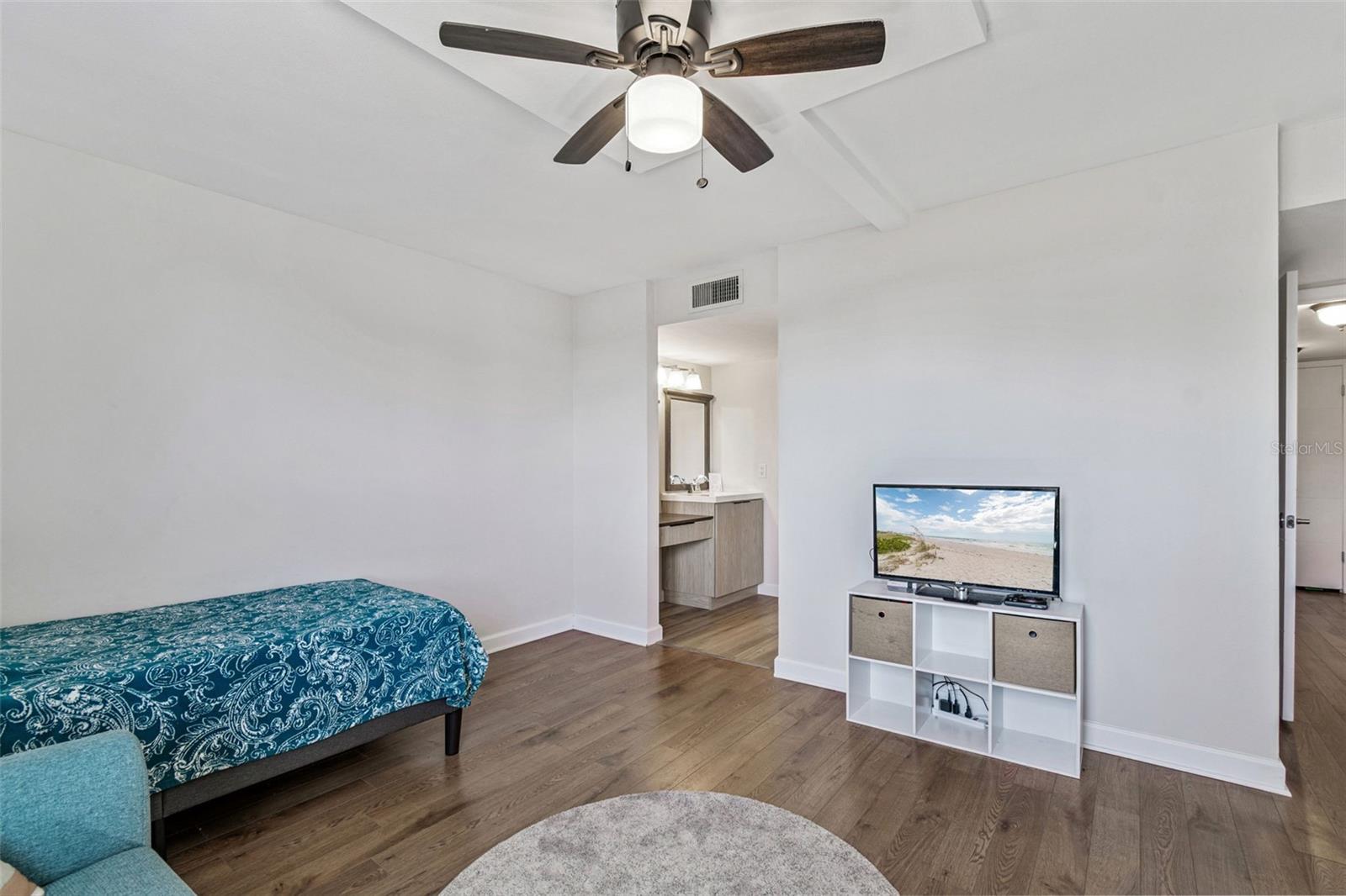 Image 40 of 70 For 2615 Cove Cay Drive 409