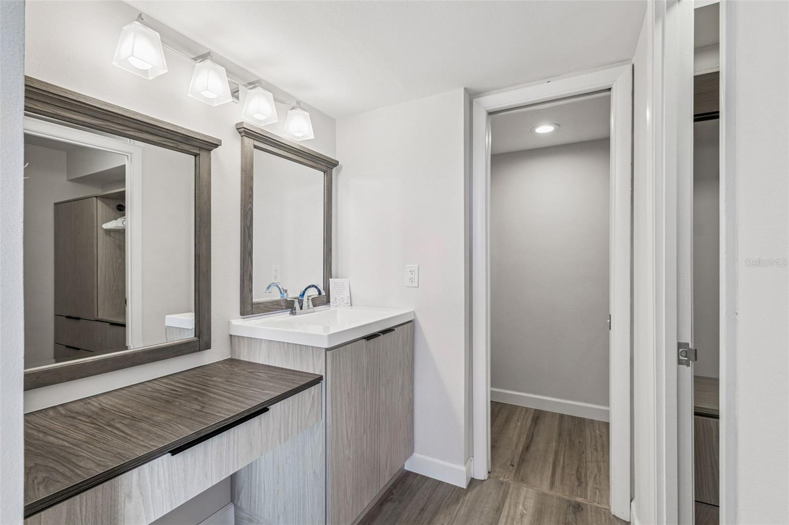 Image 41 of 70 For 2615 Cove Cay Drive 409