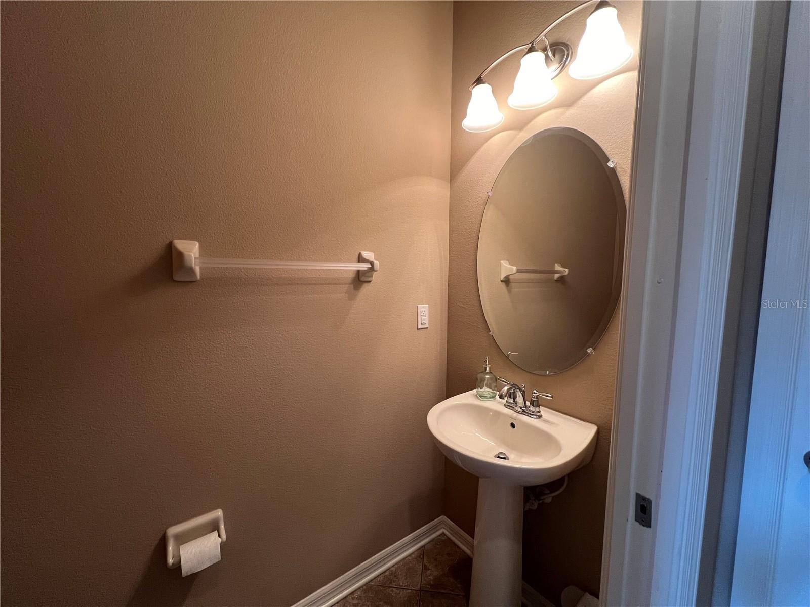 Image 17 of 34 For 8315 Deerland Bluff Lane