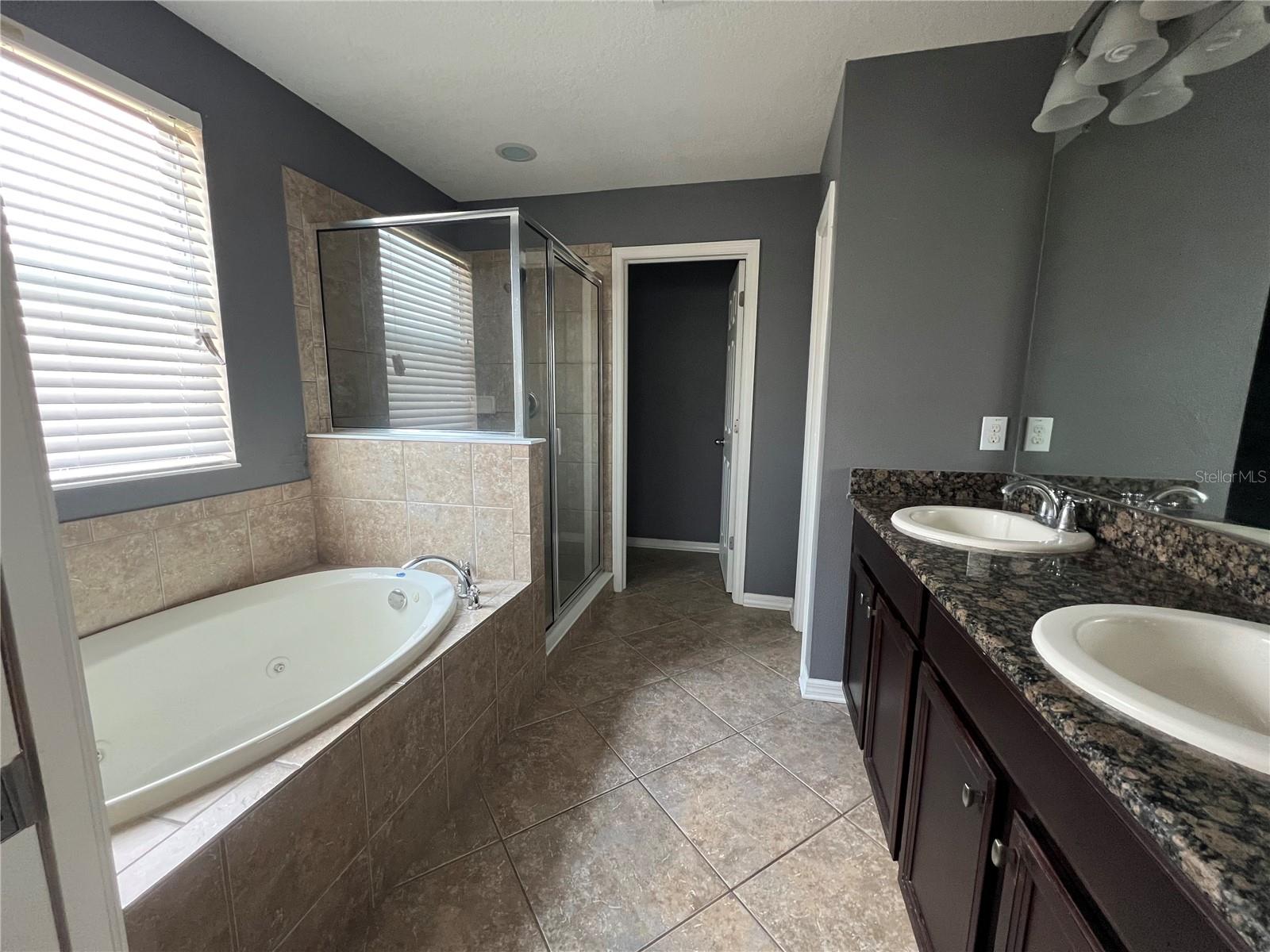 Image 22 of 34 For 8315 Deerland Bluff Lane