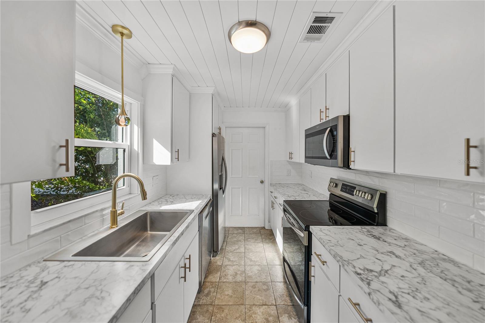 Image 18 of 46 For 38552 Piedmont Avenue