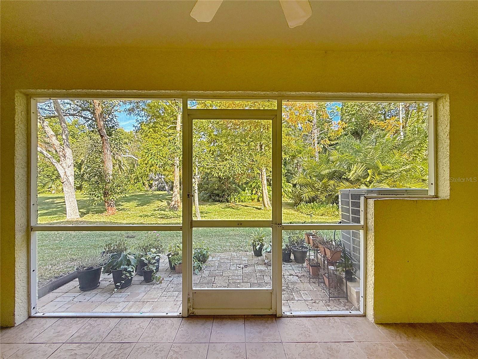 Image 40 of 75 For 11142 Kapok Grand Circle