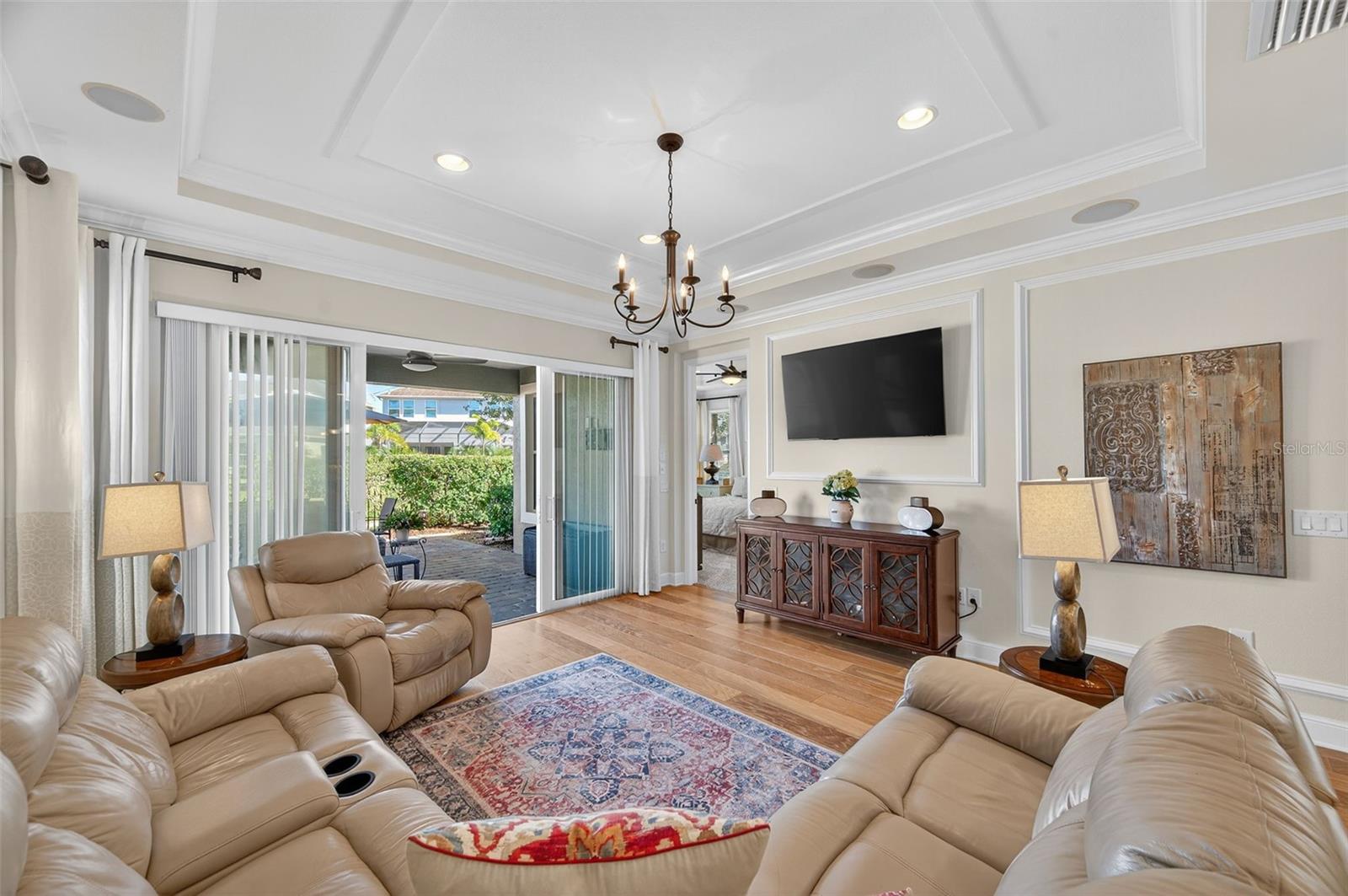 Listing photo id 19 for 3970 Aldea Way