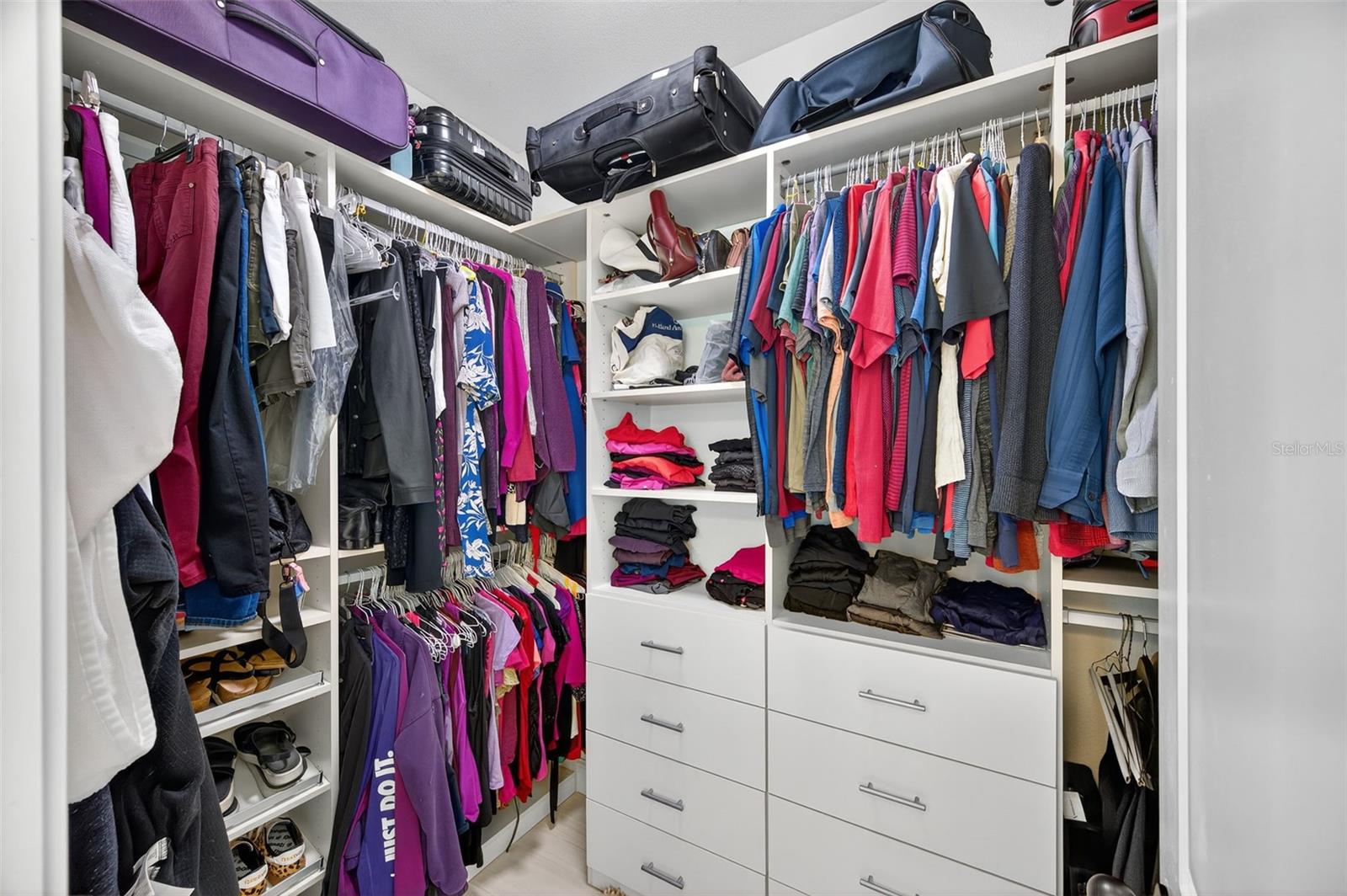 Listing photo id 28 for 3970 Aldea Way