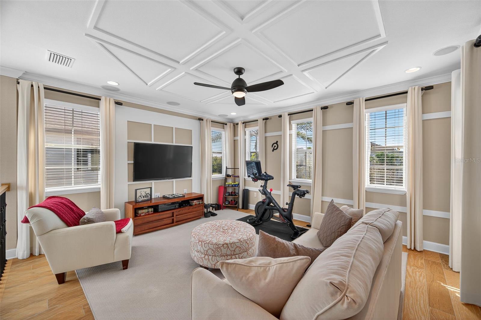 Listing photo id 34 for 3970 Aldea Way