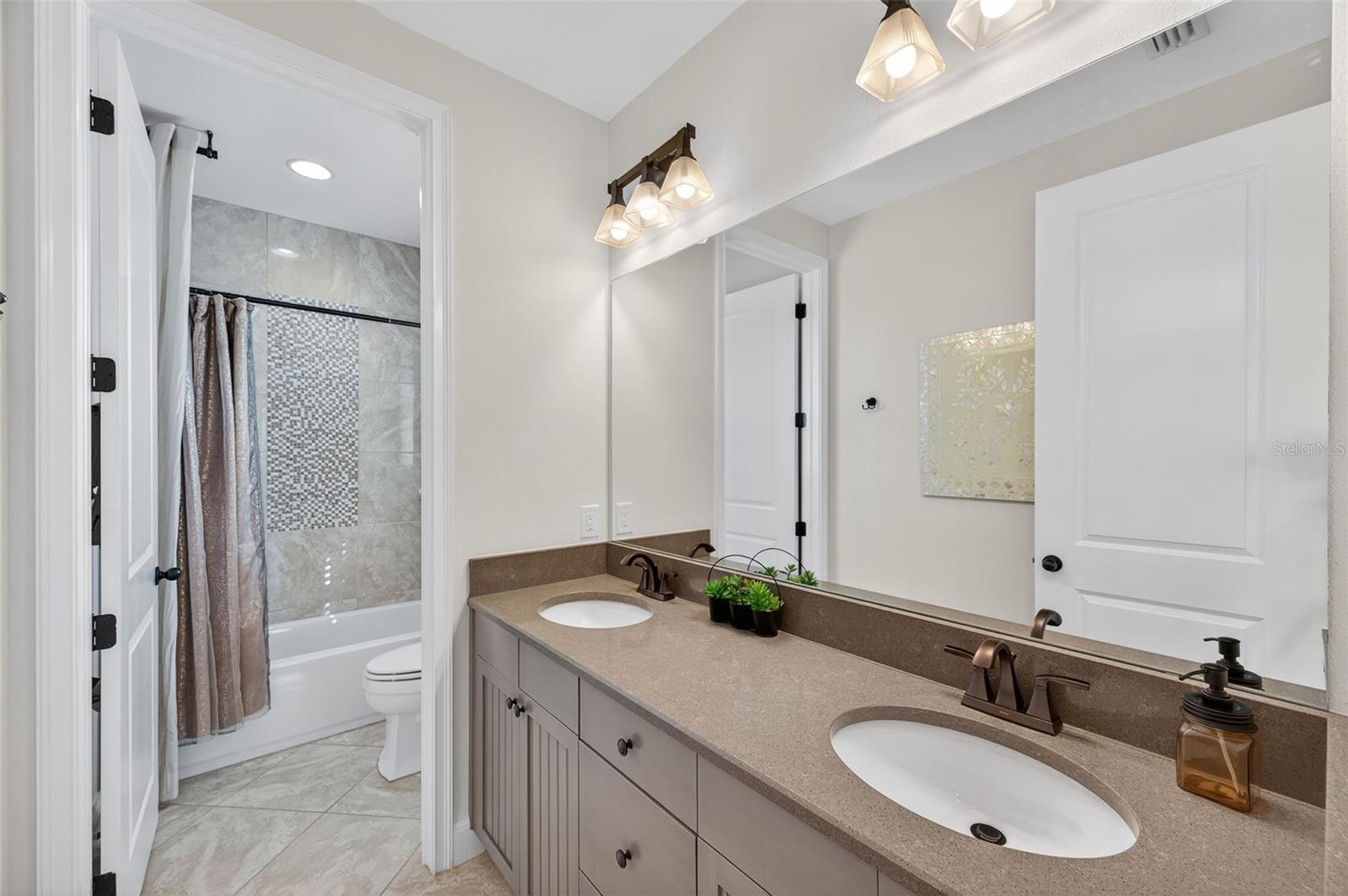 Listing photo id 38 for 3970 Aldea Way