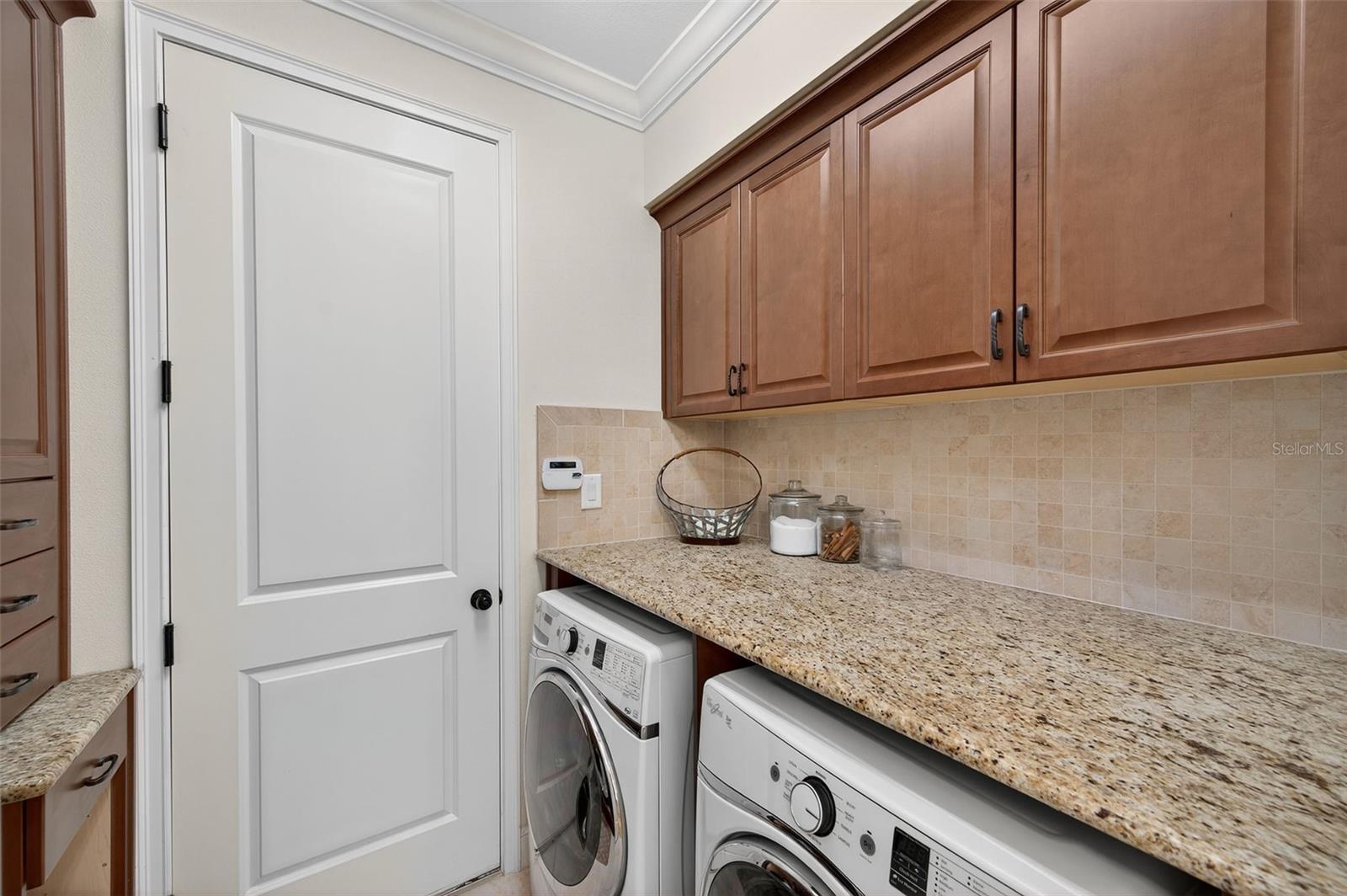 Listing photo id 6 for 3970 Aldea Way