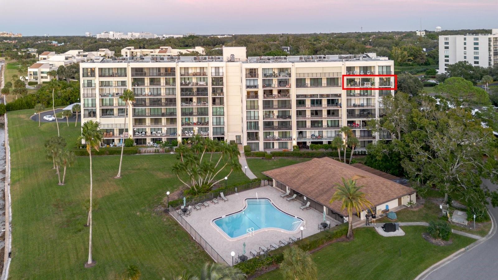 Image 3 of 80 For 100 Oakmont Lane 703