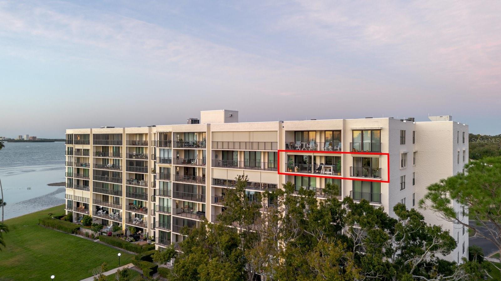 Image 4 of 80 For 100 Oakmont Lane 703