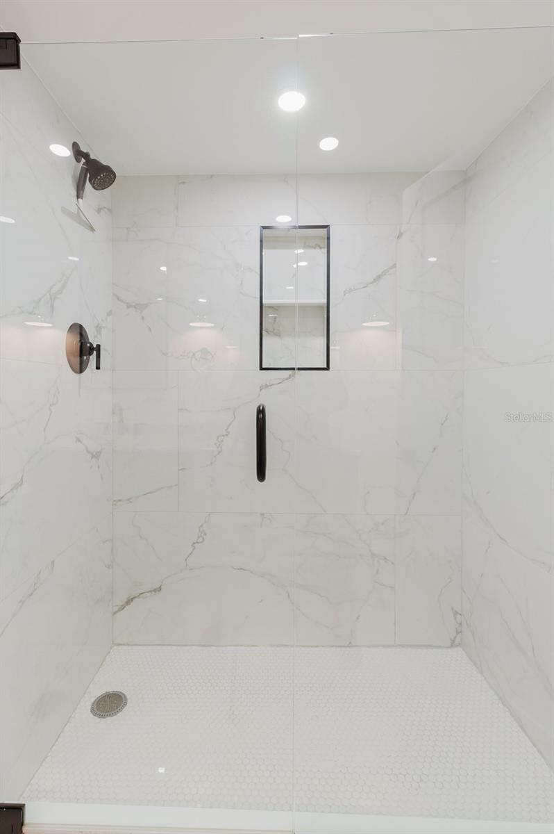 Image 40 of 80 For 100 Oakmont Lane 703