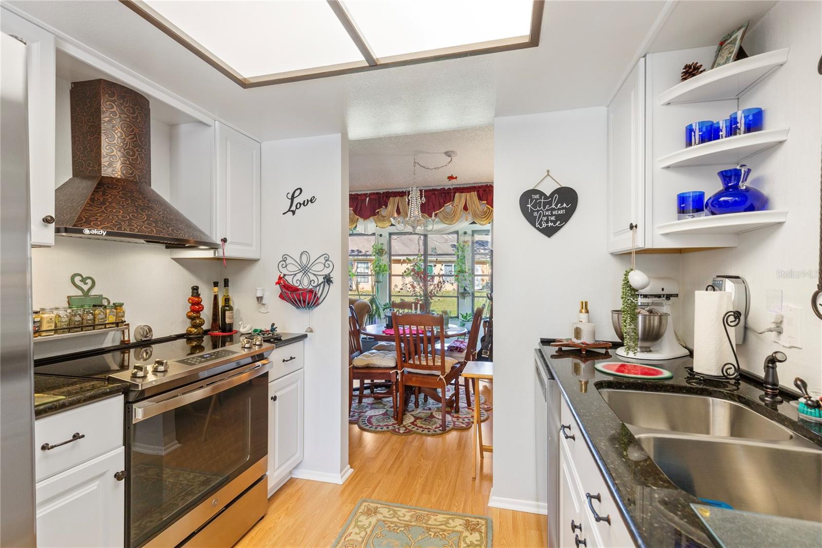 Listing photo id 9 for 9309 Trowbridge Court