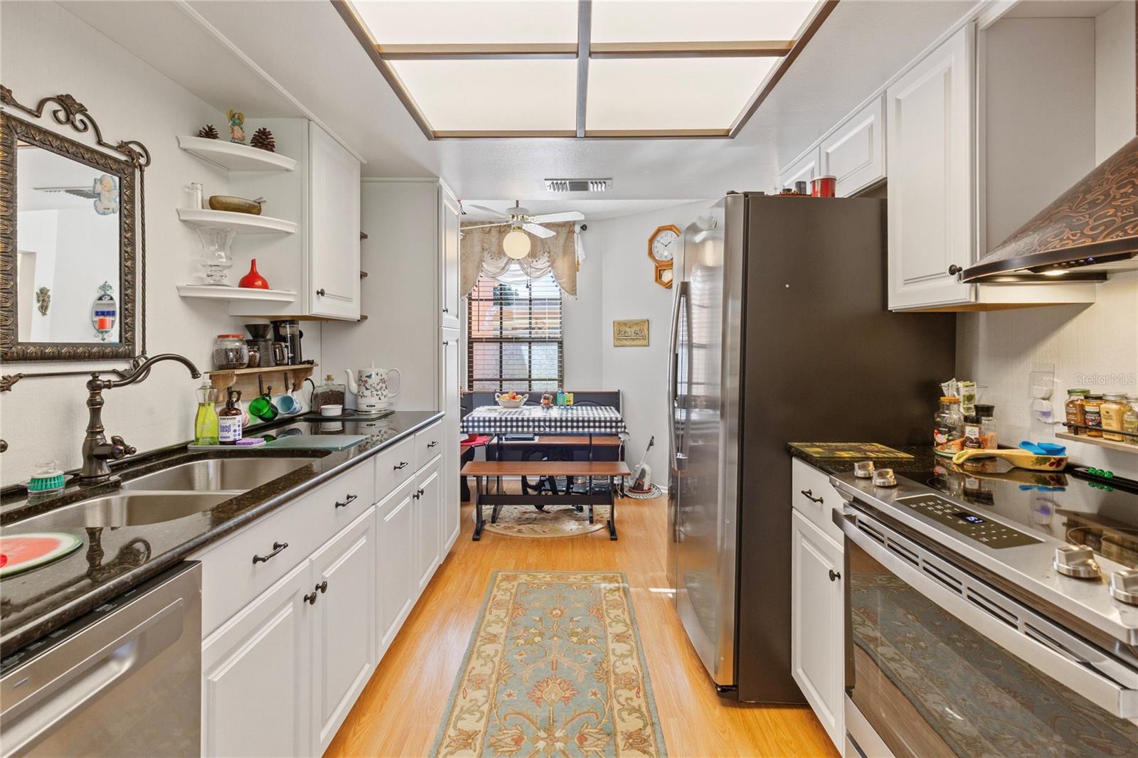 Listing photo id 10 for 9309 Trowbridge Court