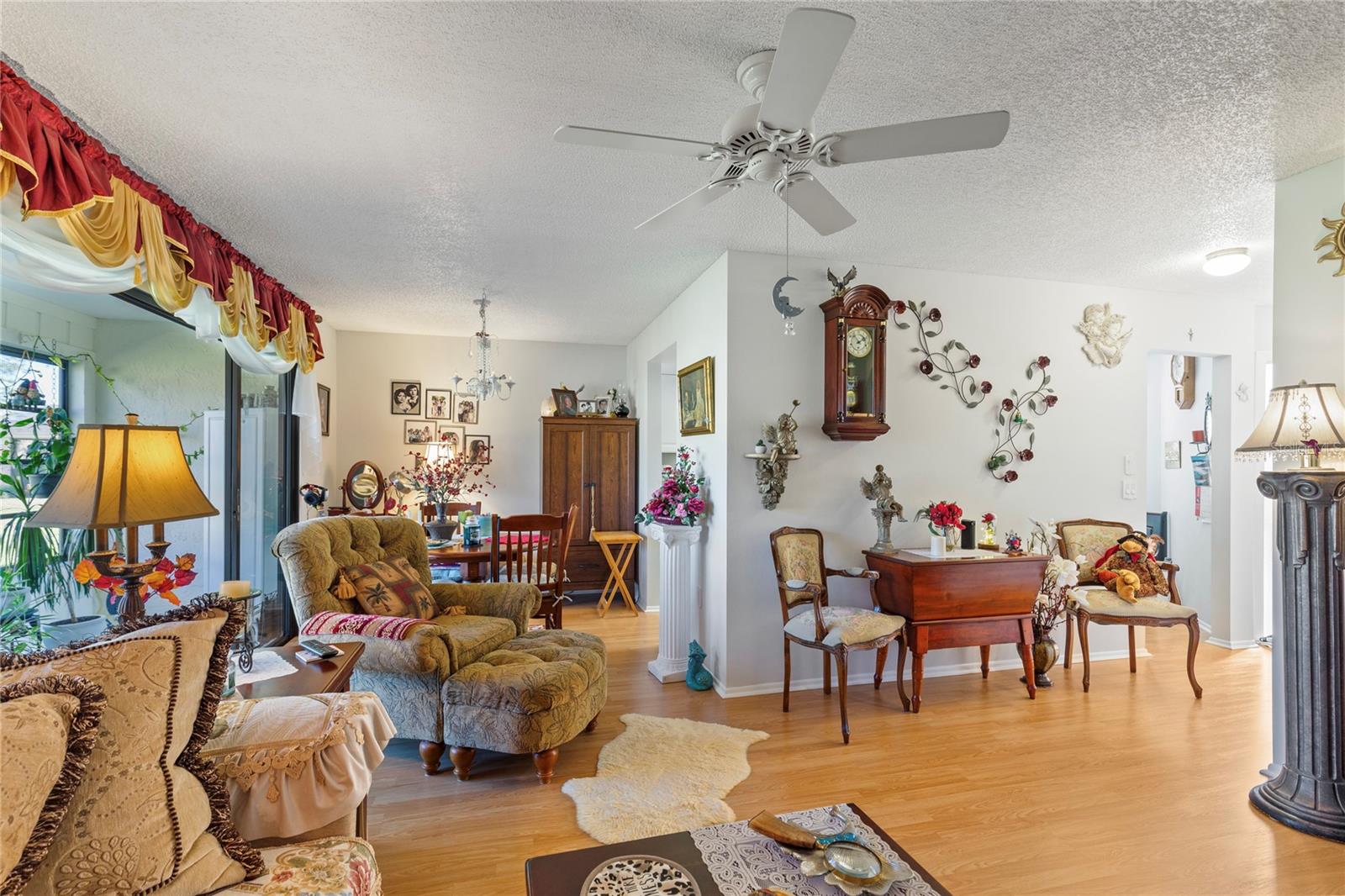 Listing photo id 14 for 9309 Trowbridge Court