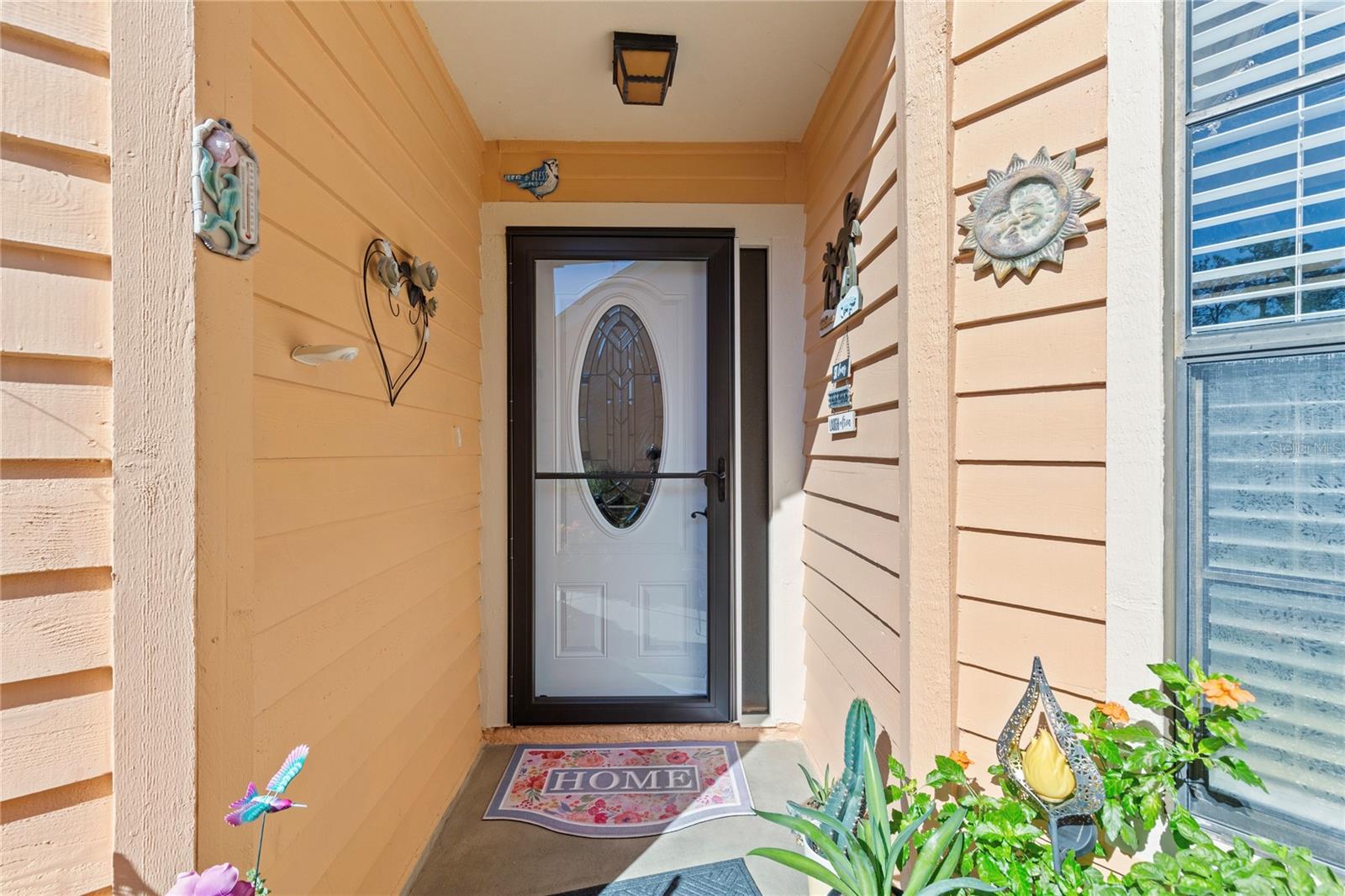 Listing photo id 5 for 9309 Trowbridge Court