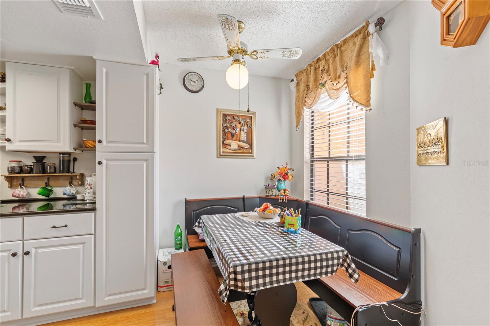 Listing photo id 7 for 9309 Trowbridge Court