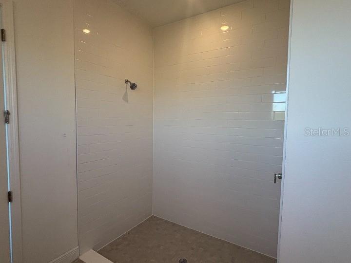 Image 28 of 37 For 414 Junonia Blvs