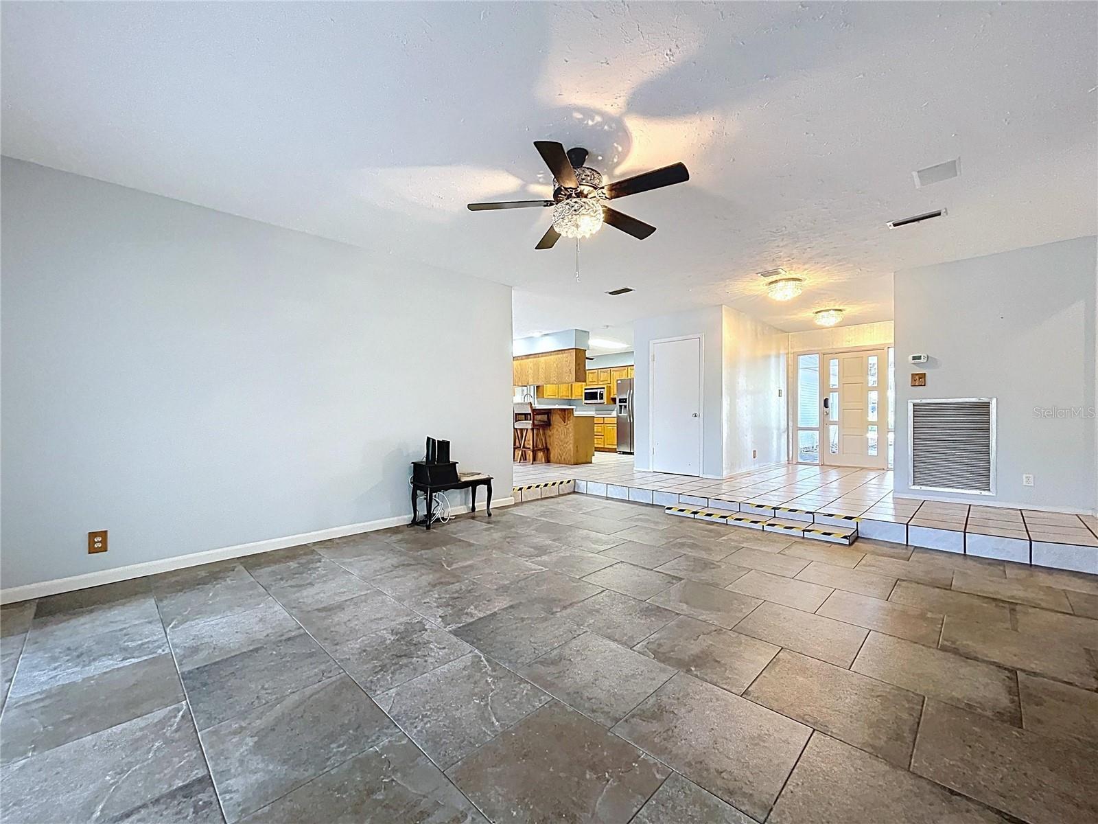 Image 33 of 98 For 1601 Riverhills Drive