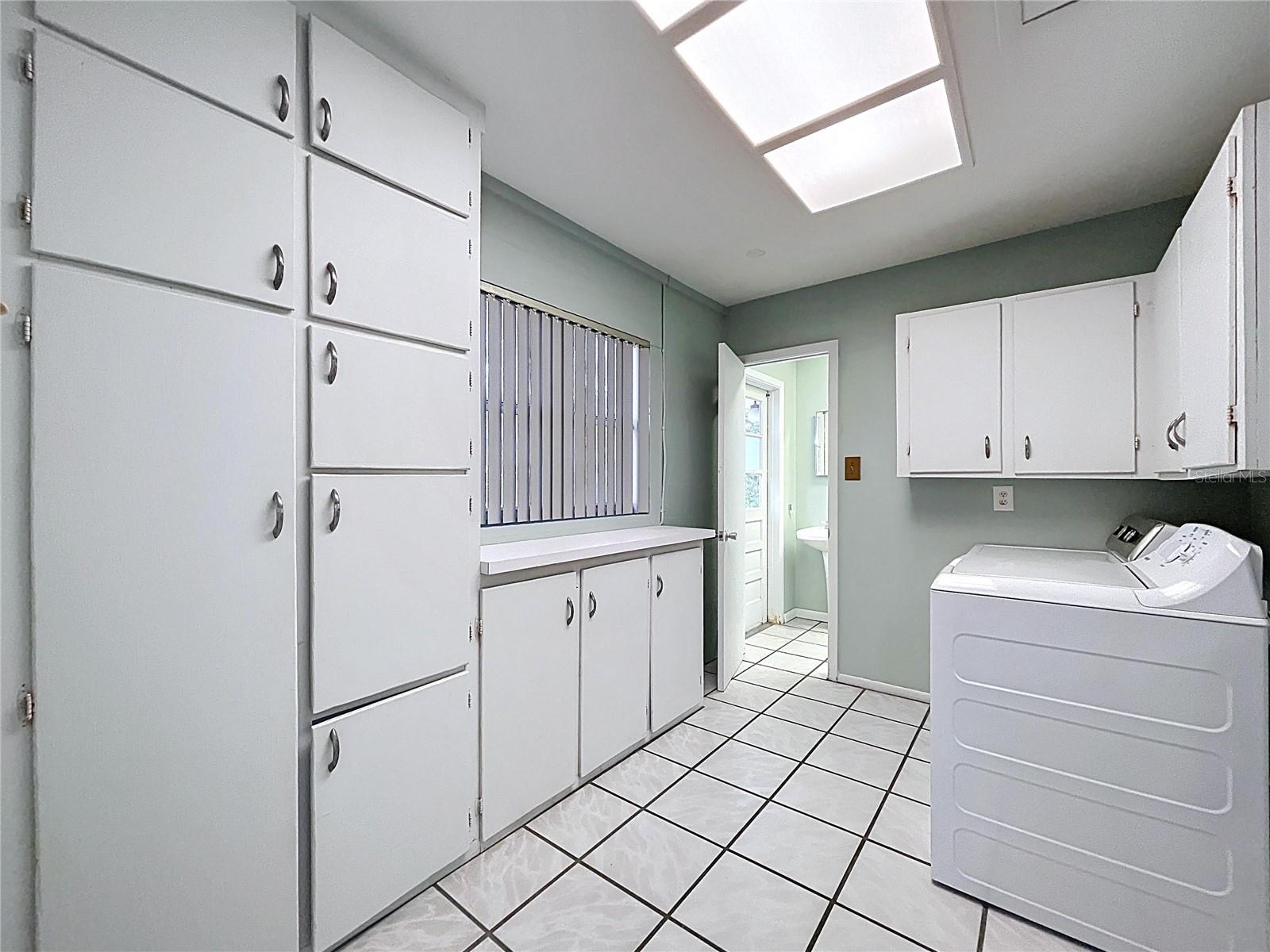 Image 64 of 98 For 1601 Riverhills Drive