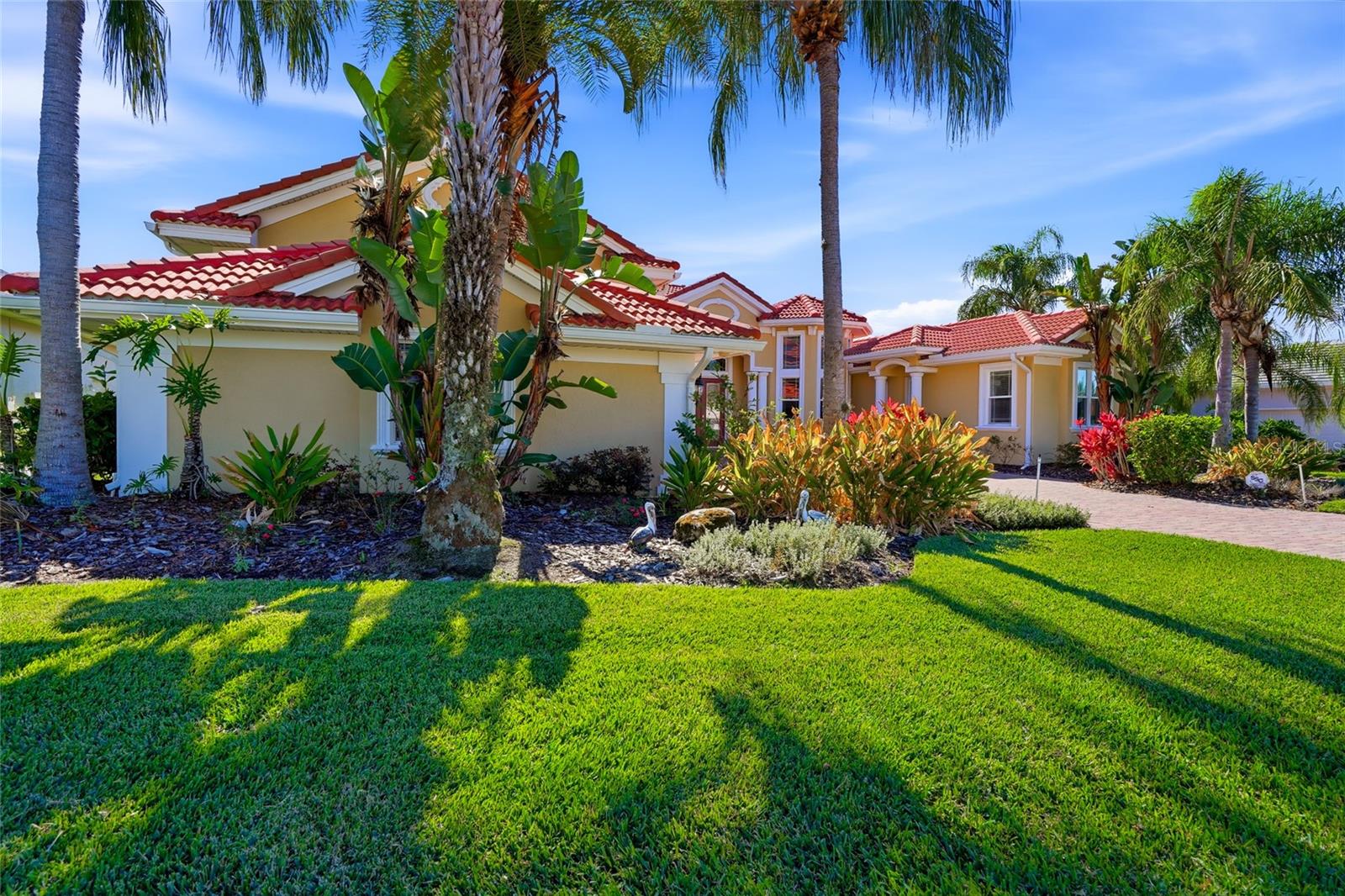 Listing photo id 3 for 10526 Cory Lake Drive