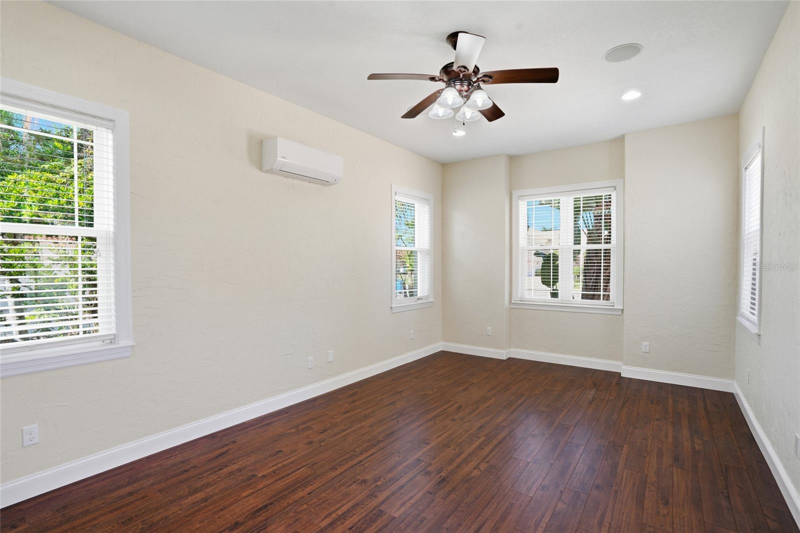 Listing photo id 7 for 10526 Cory Lake Drive