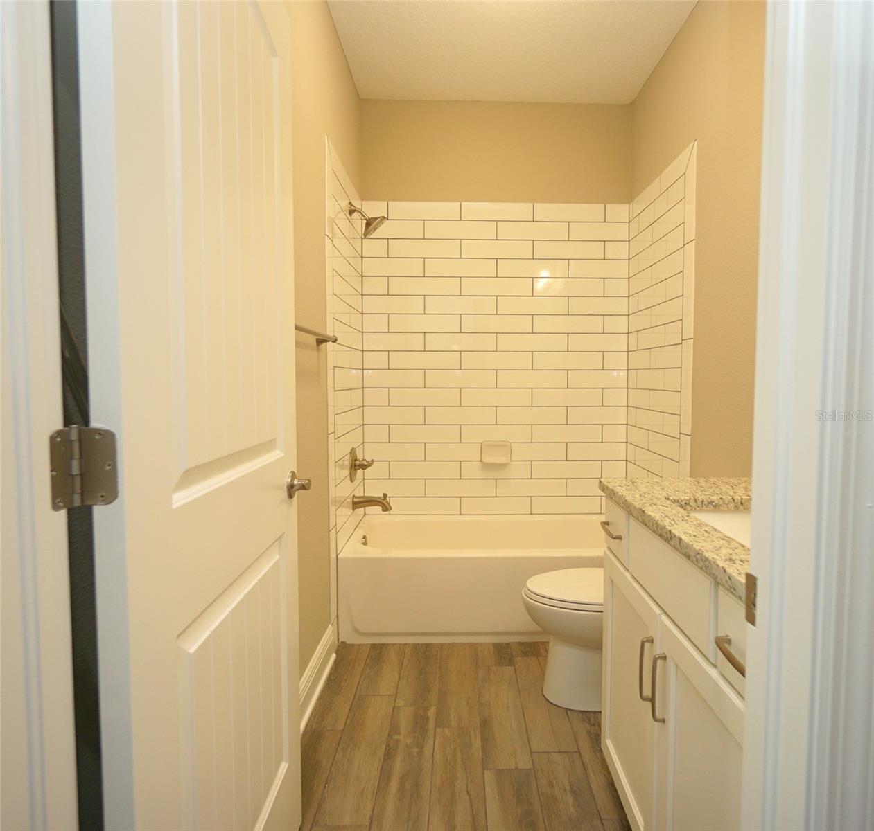 Image 18 of 24 For 115 Arrawana Avenue 8