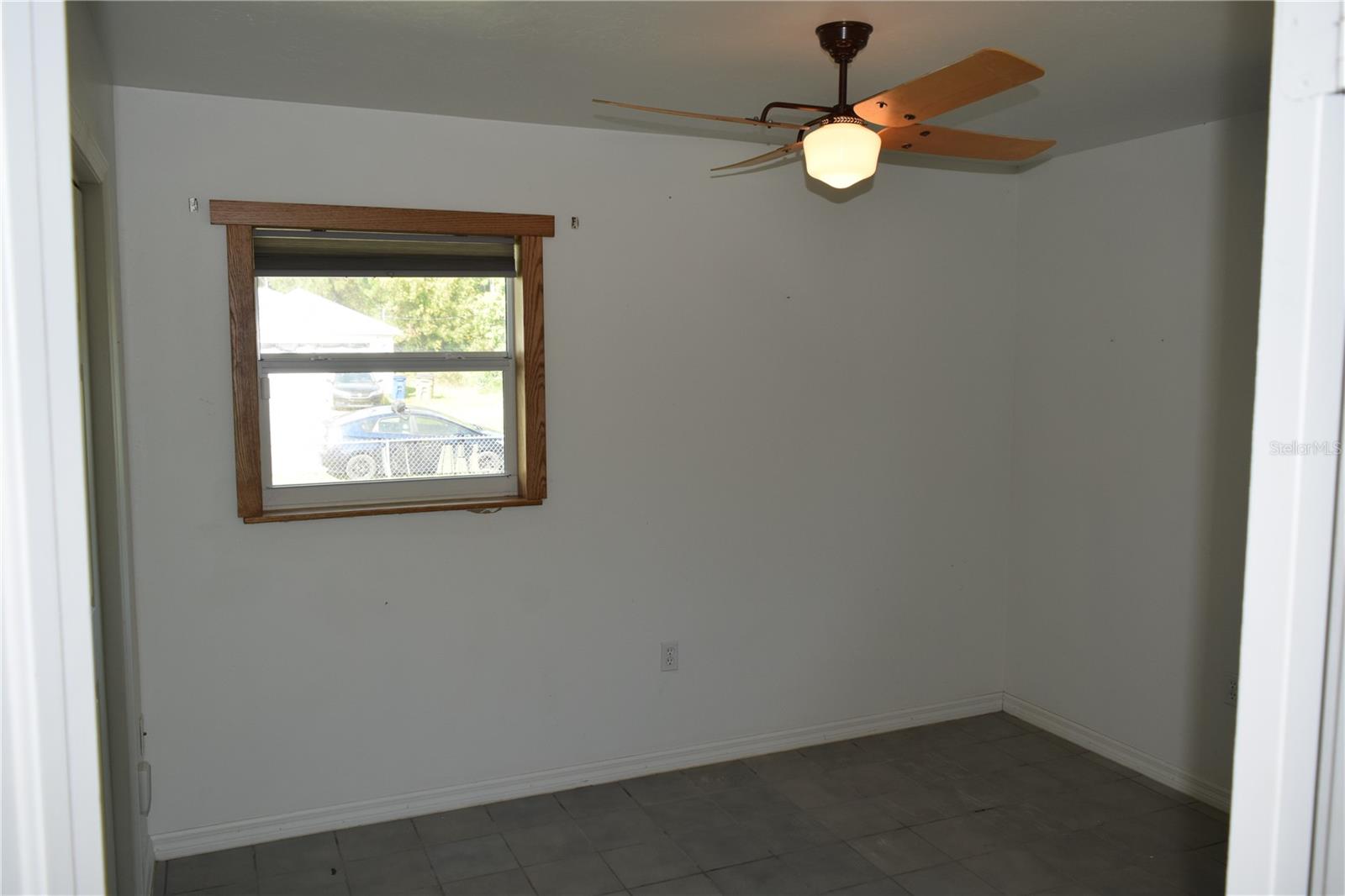 Image 18 of 37 For 3709 17th Street W