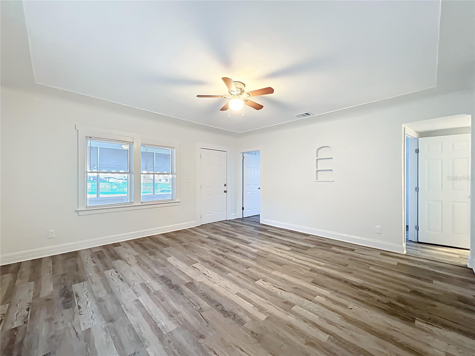 Image 10 of 41 For 944 18th Avenue S