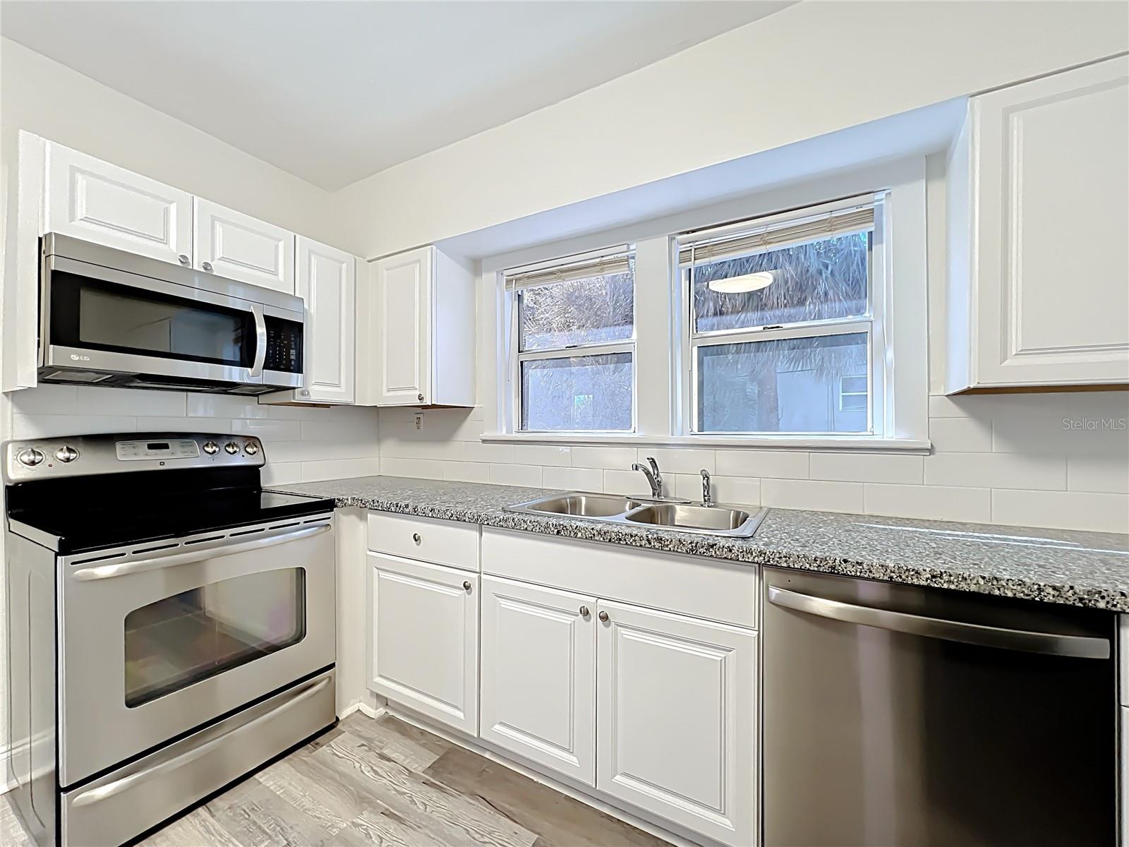 Image 13 of 41 For 944 18th Avenue S