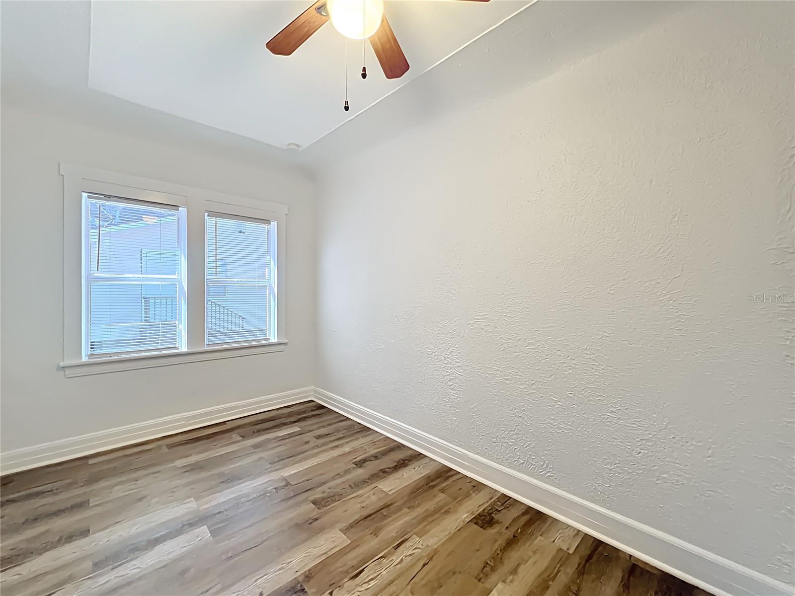 Image 14 of 41 For 944 18th Avenue S