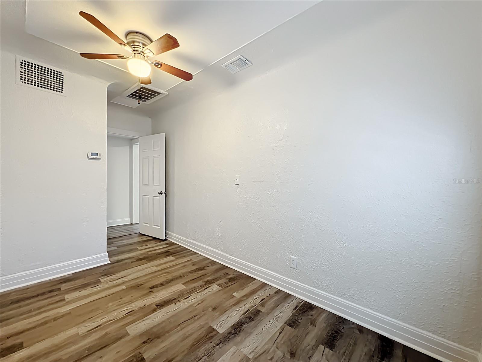 Image 15 of 41 For 944 18th Avenue S