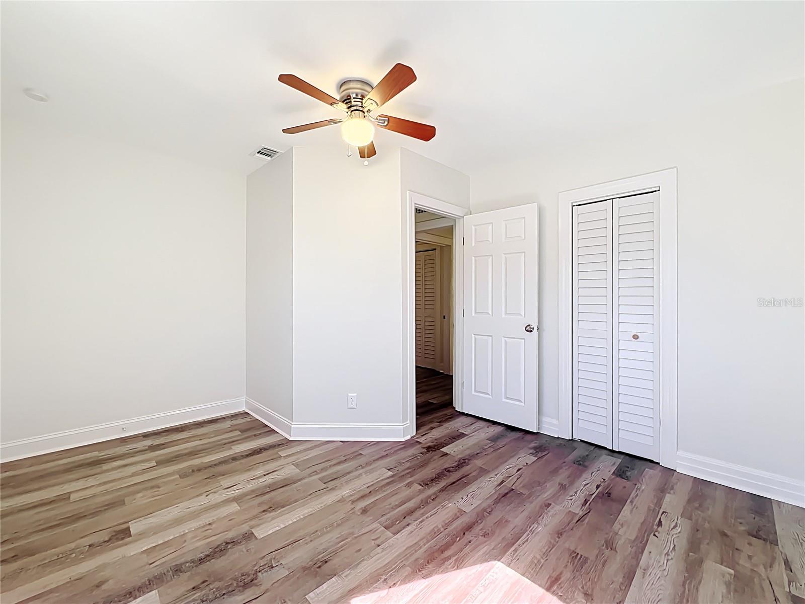 Image 17 of 41 For 944 18th Avenue S