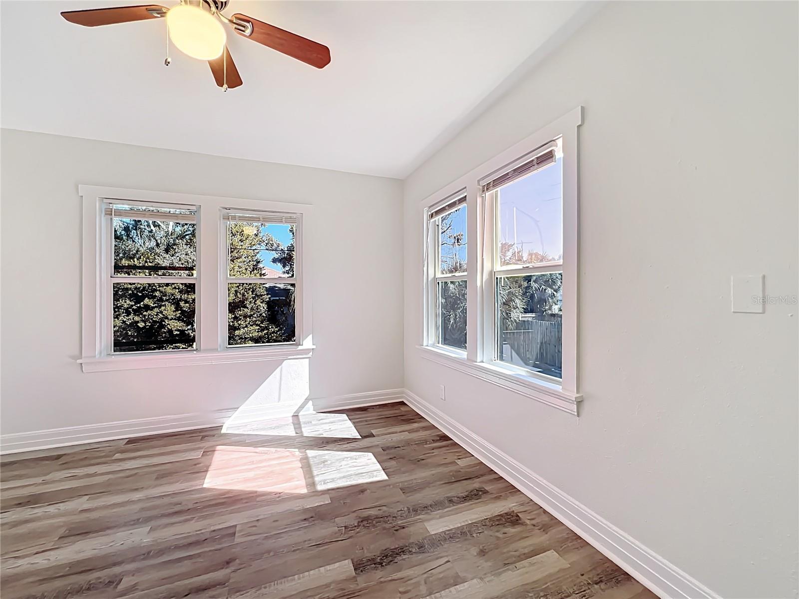 Image 19 of 41 For 944 18th Avenue S