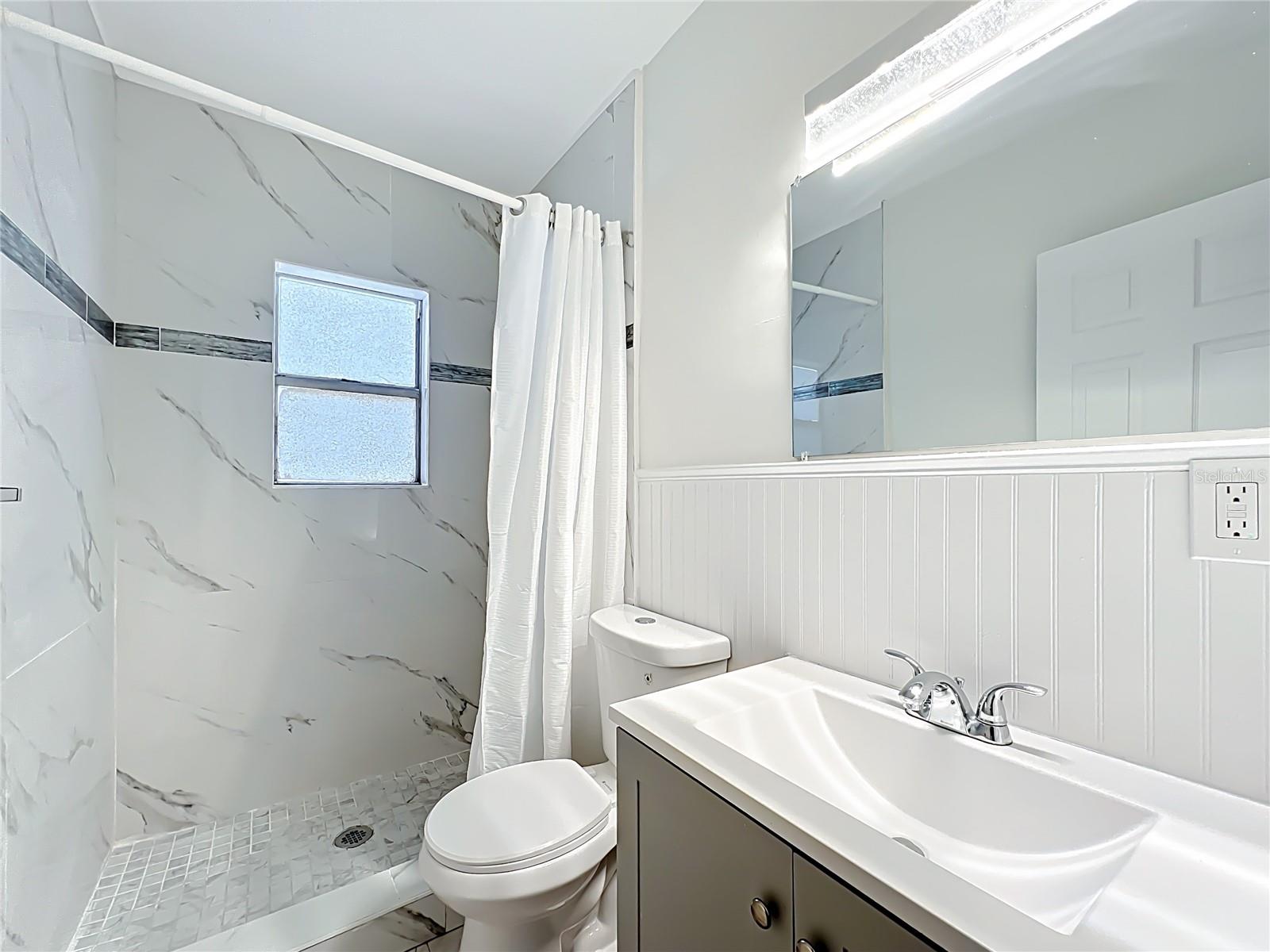 Image 22 of 41 For 944 18th Avenue S