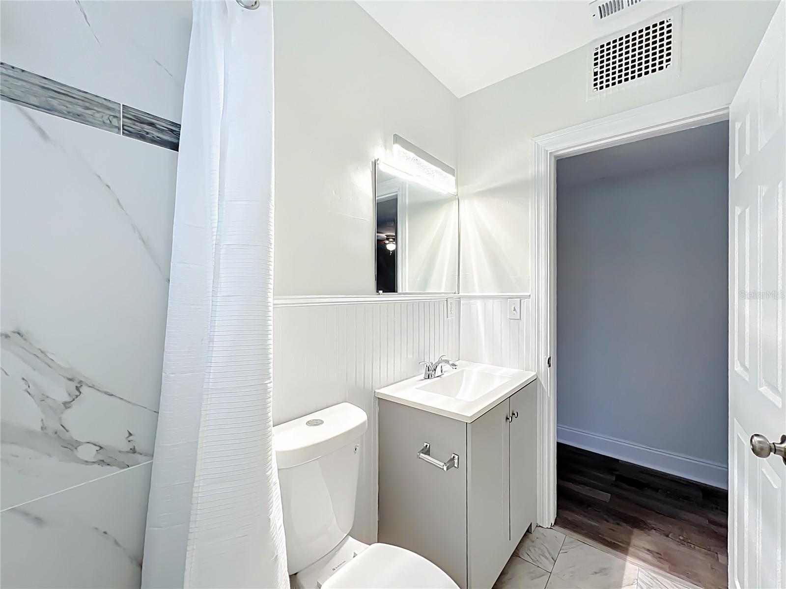 Image 23 of 41 For 944 18th Avenue S