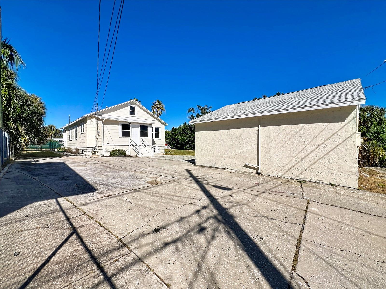 Image 28 of 41 For 944 18th Avenue S