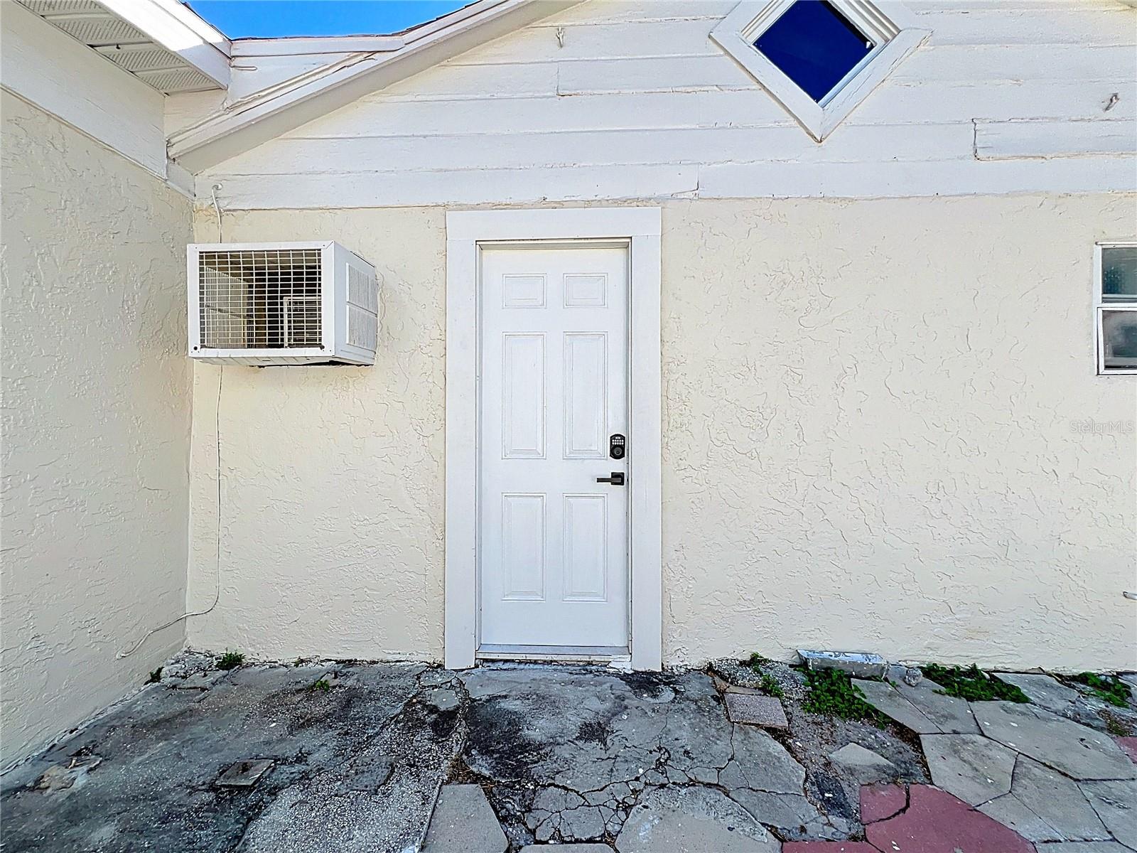 Image 30 of 41 For 944 18th Avenue S