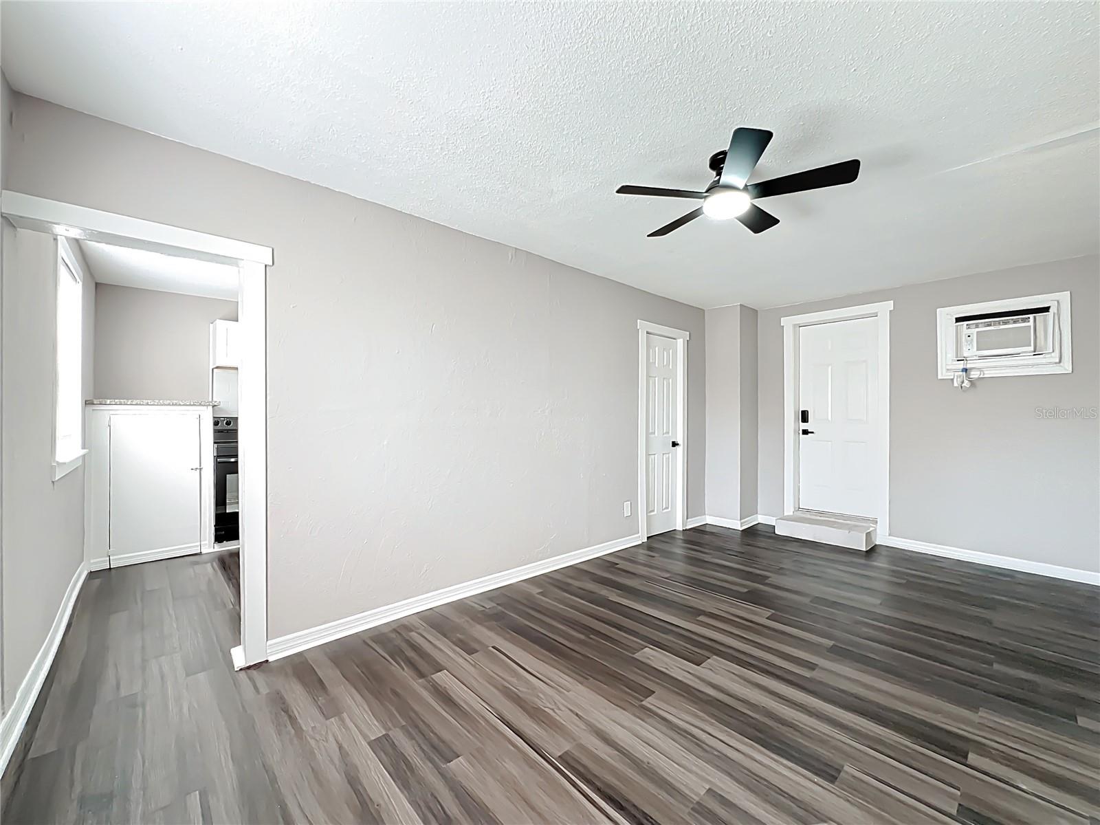 Image 36 of 41 For 944 18th Avenue S