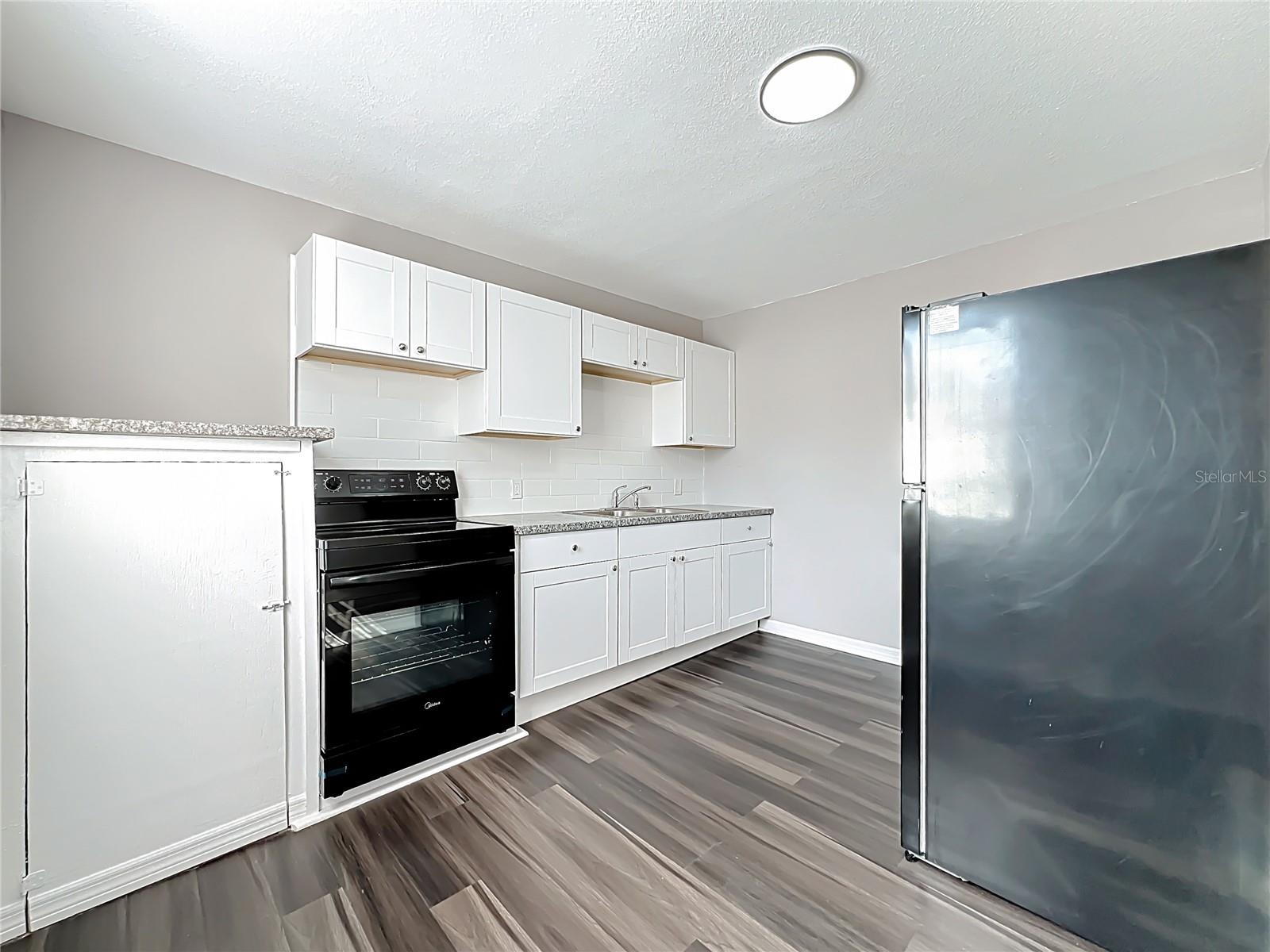 Image 37 of 41 For 944 18th Avenue S