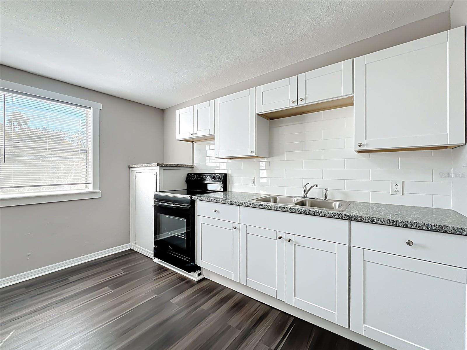 Image 39 of 41 For 944 18th Avenue S