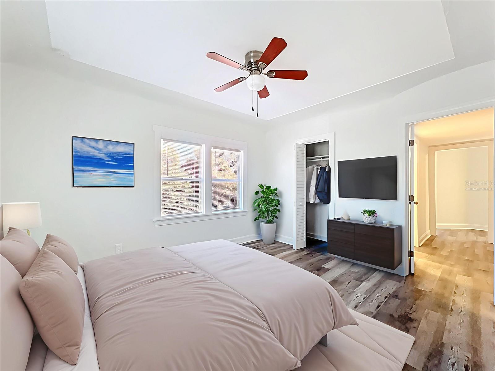 Image 5 of 41 For 944 18th Avenue S